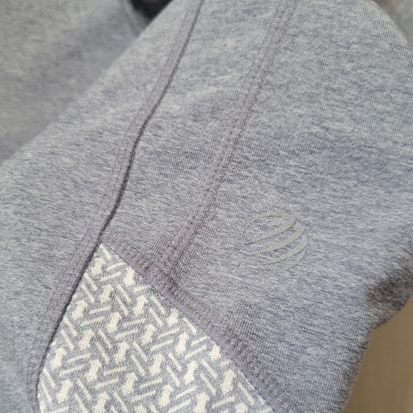 Capri Leggings Size Small Gray & White Mid-Waist - Picture 3 of 6